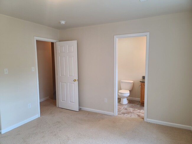 Building Photo - 3 Bedroom Townhome for Rent in Waynesboro