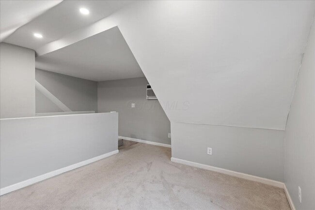 Building Photo - 695 Miller Ave