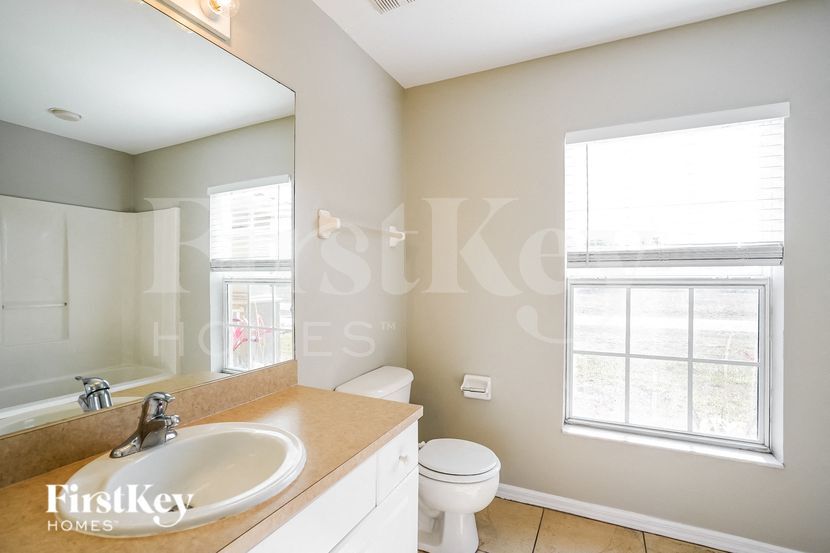 Building Photo - 1724 NE 1st Ave