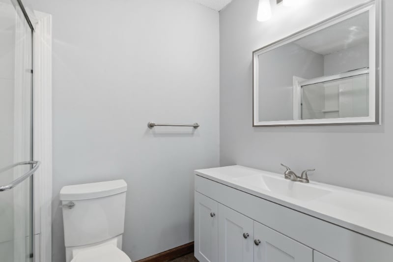 Building Photo - 405 Lake Dr