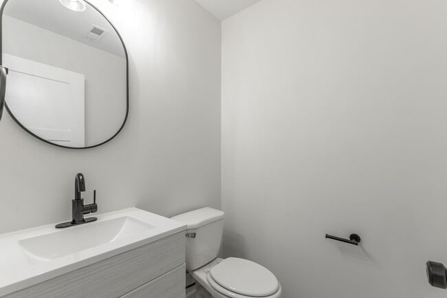 Building Photo - 1124 Garfield St