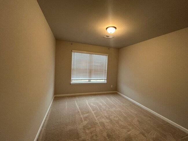 Building Photo - **Move in with NO SECURITY DEPOSIT**11612 Winston Dr - Available NOW! $100 Off First 2 Months!  –...