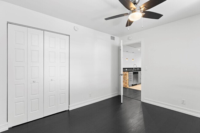 Building Photo - 9470 Poinciana Pl