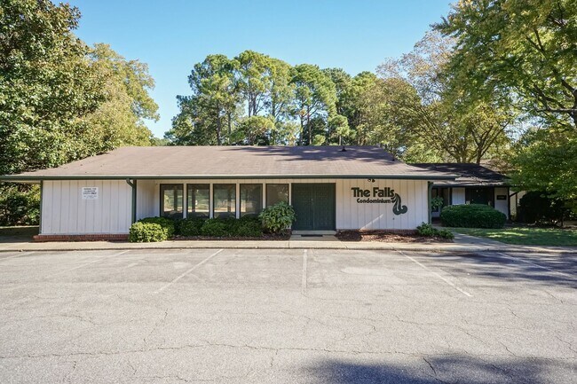 Building Photo - Fully Renovated 2BR Townhome-Style Condo – Available Now!