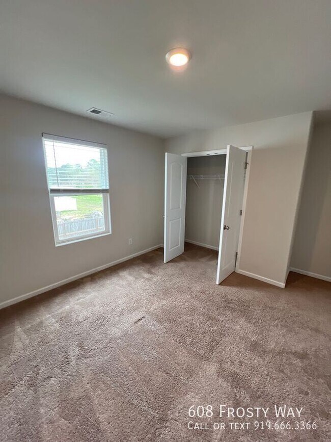 Building Photo - 608 Frosty Way