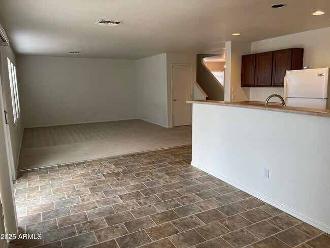 Building Photo - 800 E Cowboy Cove Trail