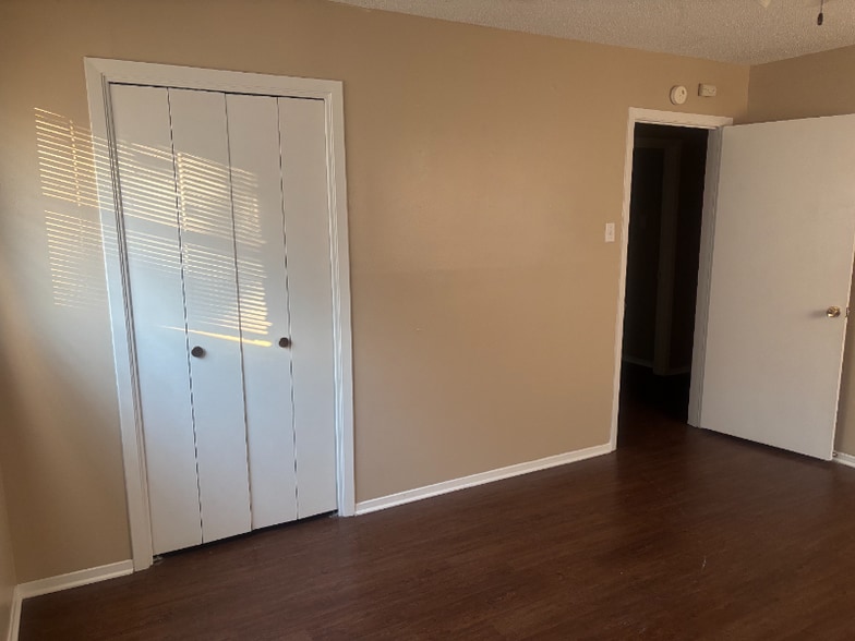 Building Photo - 513 Carlyle Dr