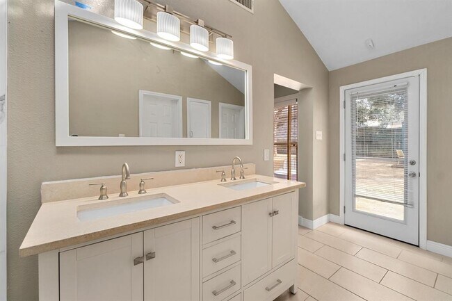 Building Photo - 2309 Forest Ave