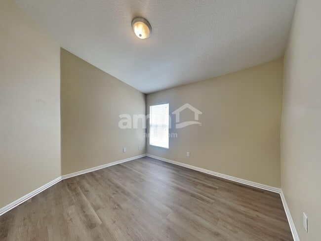 Building Photo - 8467 Quarter Horse Dr