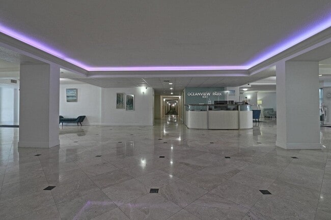 Building Photo - 800 Parkview Dr