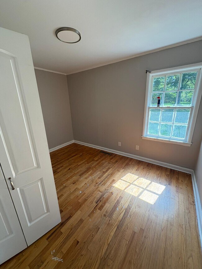Building Photo - 4322 Fairfax Dr