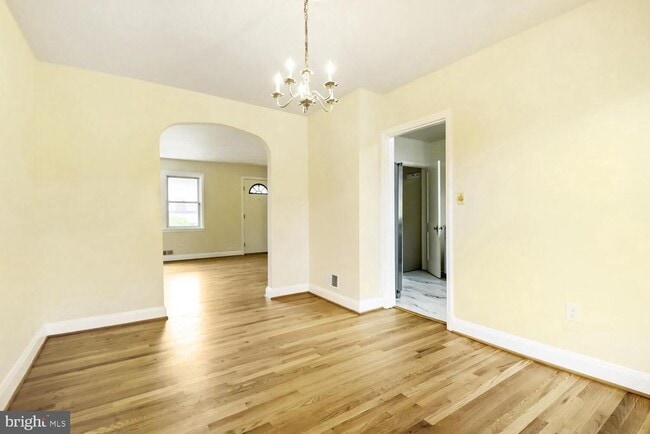 Building Photo - 220 Edgewood St
