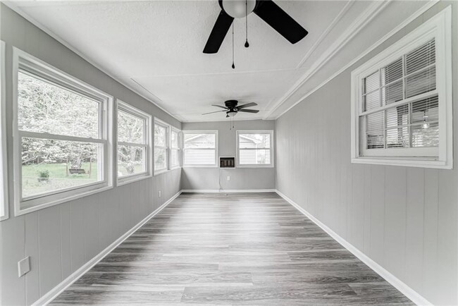 Building Photo - 770 Pine Lake Dr NW