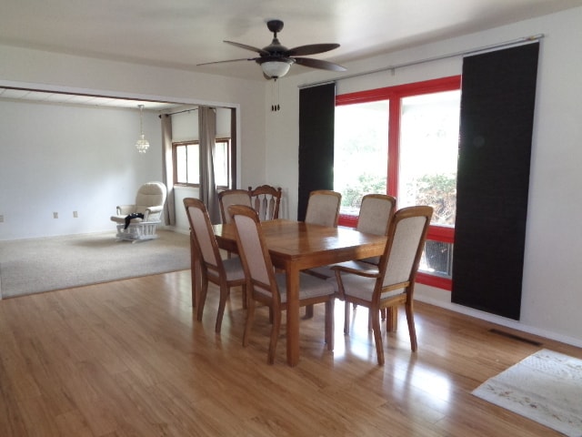 Building Photo - $1995 | 4BR/2BA | Spacious 3 bedroom For R...