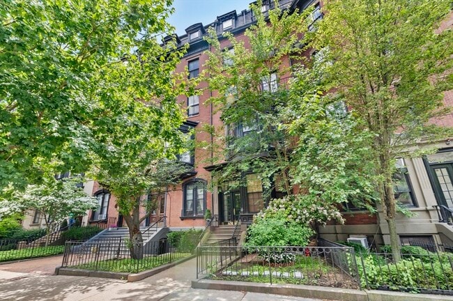 Building Photo - 235 Beacon St