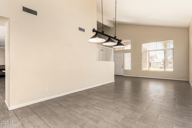 Building Photo - 6804 W Lone Cactus Dr