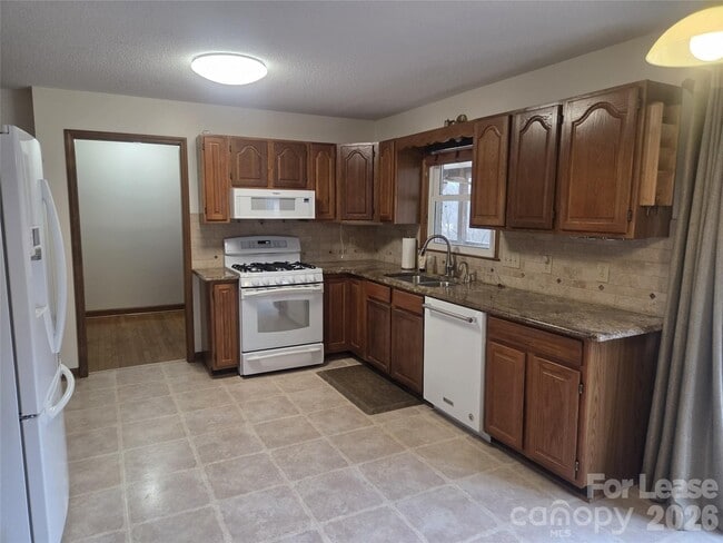 Building Photo - 1568 Triplett Rd