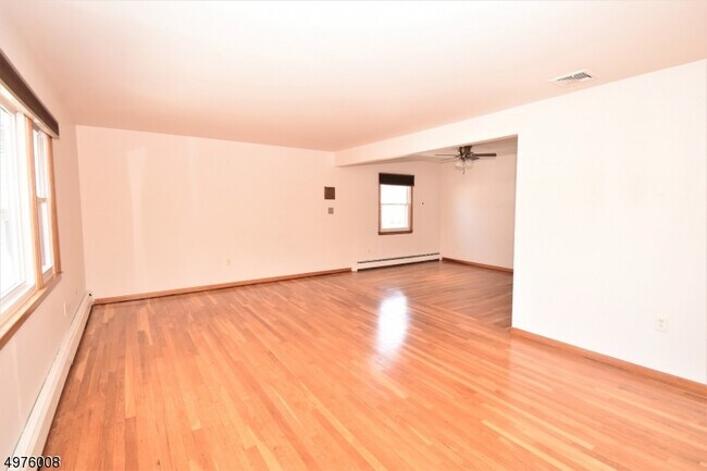 Building Photo - 284 Miller Ave