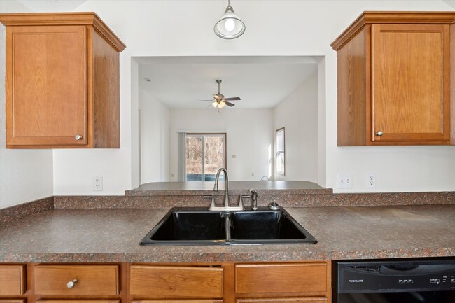 Building Photo - Large 3 Bed 2 Bath ranch for rent