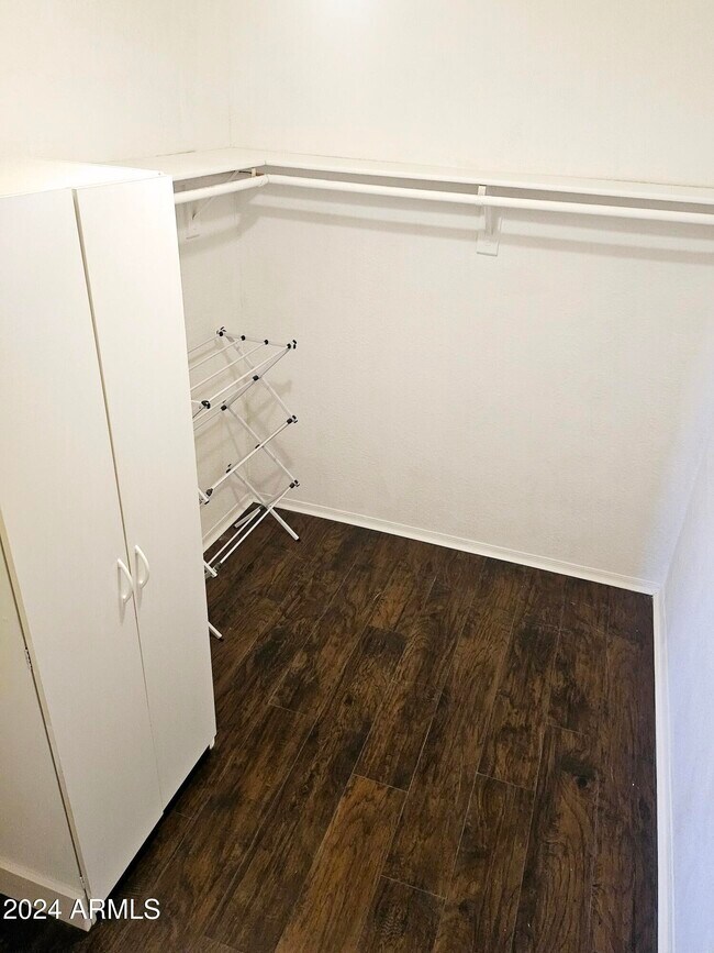 Building Photo - 1440 N Idaho Rd