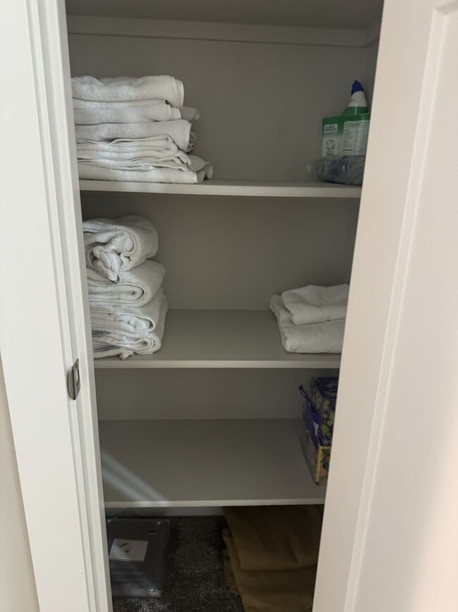 Building Photo - Furnished Hermiston Rental