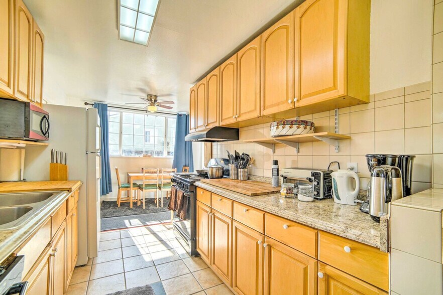 Building Photo - 2475 Armstrong Pl