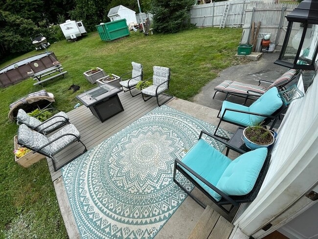 Building Photo - 76 Houlton St