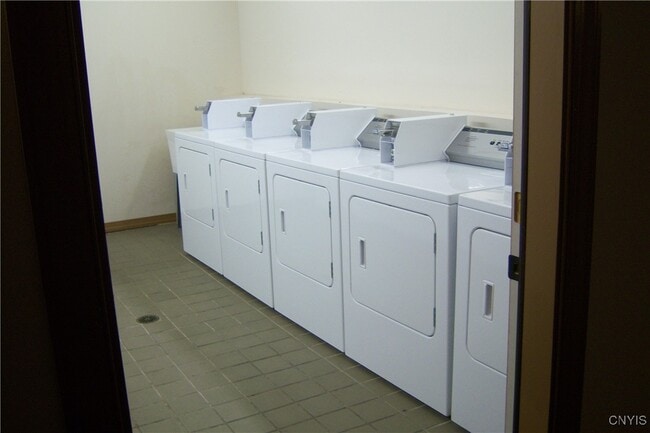 Building Photo - 617 Hiawatha Blvd