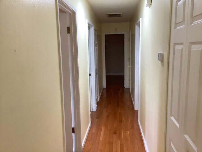 Building Photo - 349 Brockhurst Dr