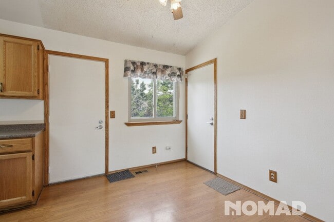 Building Photo - Charming 3BR House in Aurora