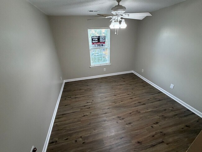 Building Photo - Beautiful 3-bedroom, 2.5-bathroom townhome