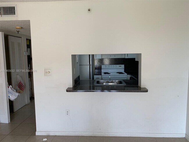 Building Photo - 9688 Fontainebleau Blvd