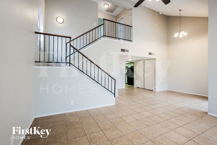 Building Photo - 2368 Valley Dr