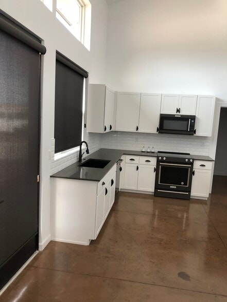 Building Photo - 9125 S 16th St