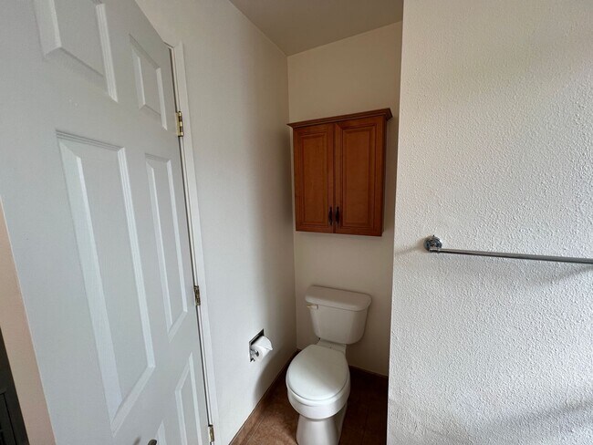 Building Photo - Updated 3 bedroom single story in Manteca!