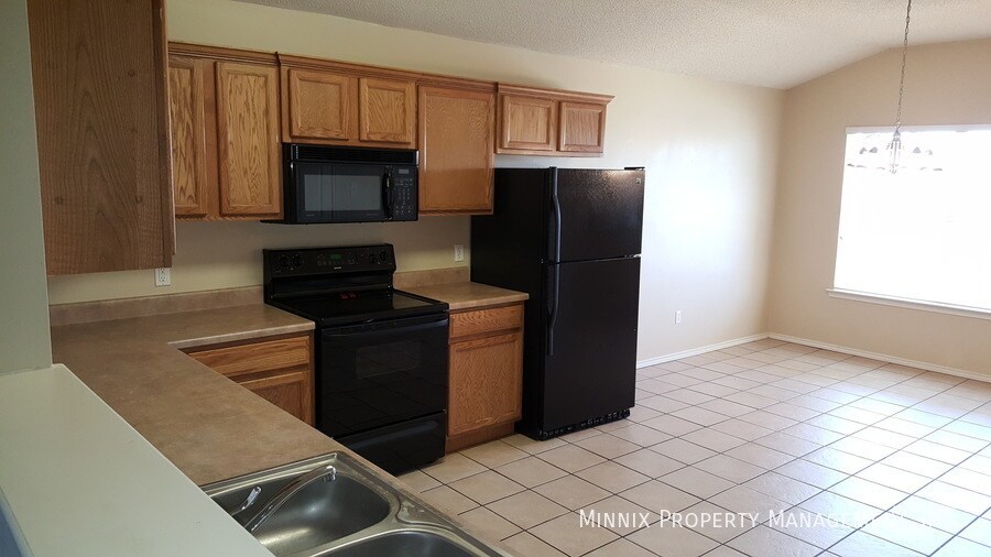 Building Photo - 515 N Kline Ave