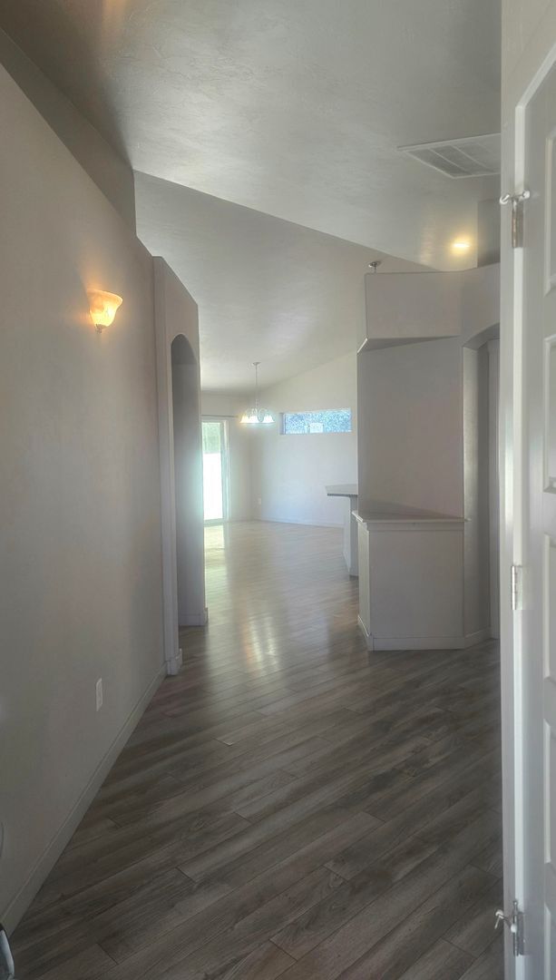 Building Photo - Beautiful home available now!