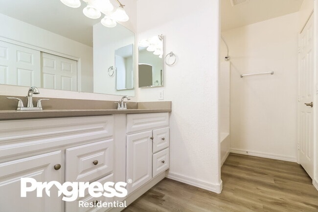 Building Photo - 10806 W Sands Dr