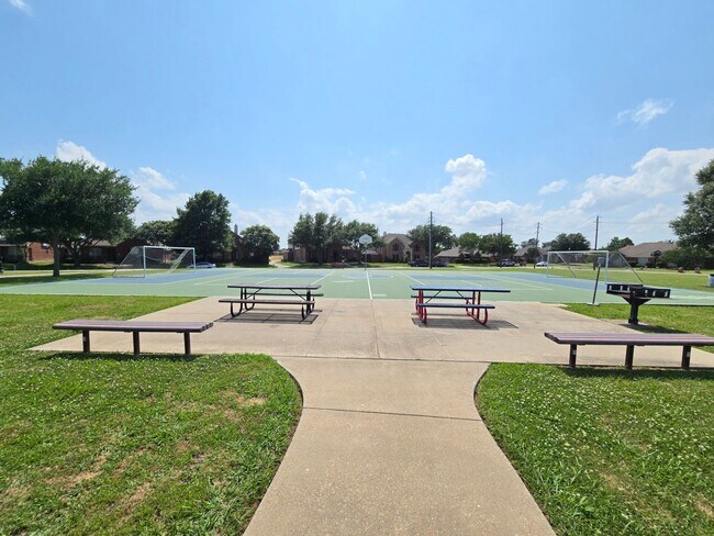 Building Photo - Rowlett Home in Great Location w/ Community Park, Pools, & Playground. Includes All Appliances!