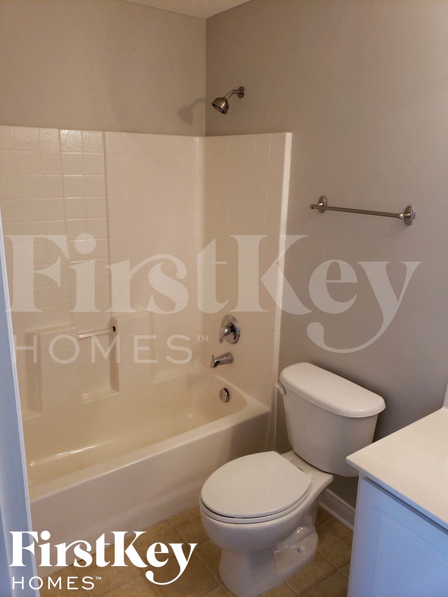 Building Photo - 1527 W Quail Run Dr