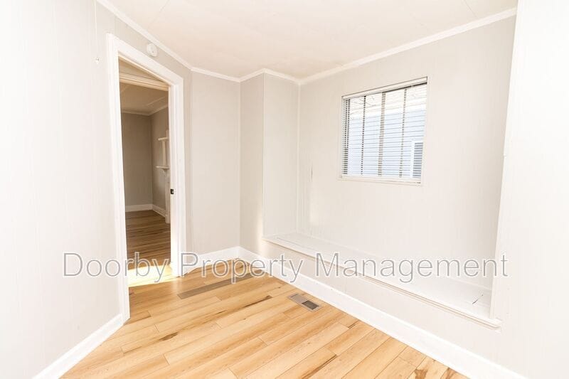 Building Photo - 1713 Carson Ave