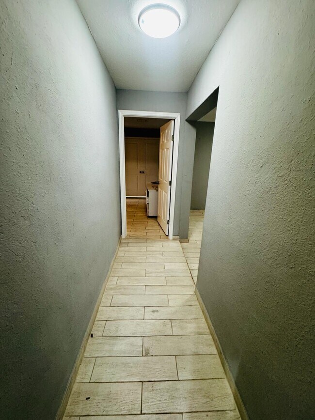 Building Photo - 112 Mirasol Dr