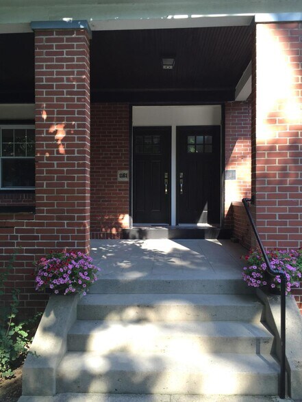 Building Photo - 1161 King Ave