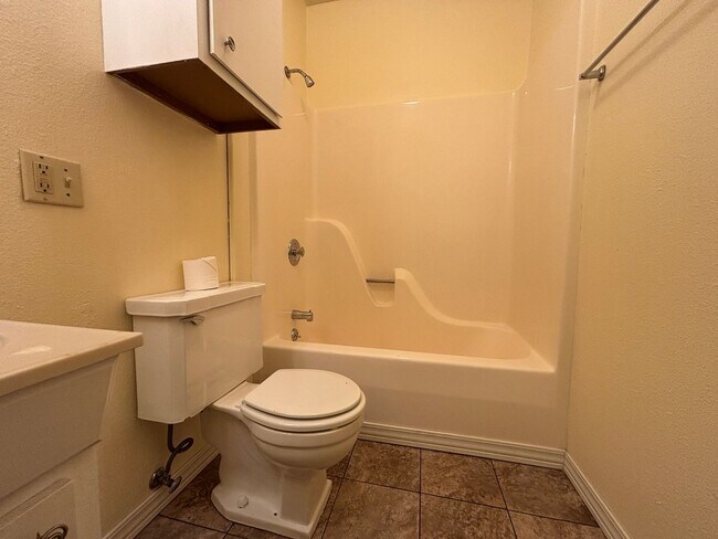 Building Photo - Uptown Apartments