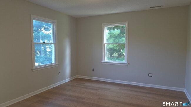 Building Photo - 387 Mixville Rd