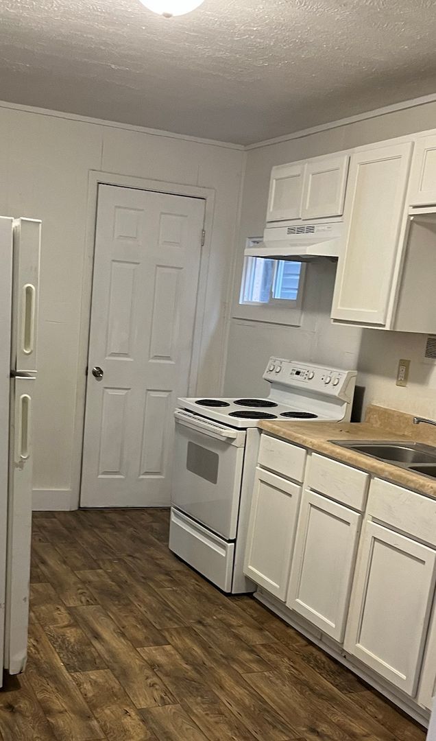 Building Photo - 713 W Adams St