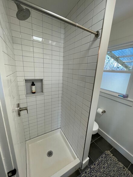 Building Photo - 129 Gordon Ter