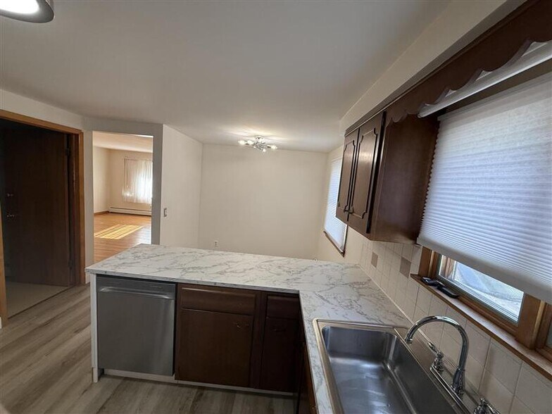 Building Photo - 421 Callodine Ave