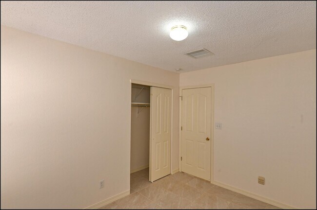 Building Photo - 648 Wind River Ave