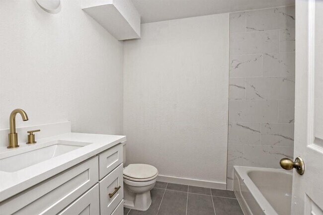 Building Photo - 17607 Klamath Falls Dr